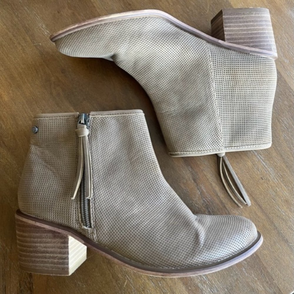 Treasure & Bond Women's Size 5M Boots Taupe Tan‎ Side Zip Block Heel
